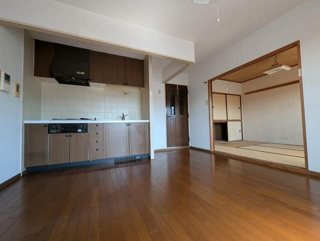 3LDK Apartment for Sale in Yamatotakada, Nara - Top Floor Views - Thumbnail 4