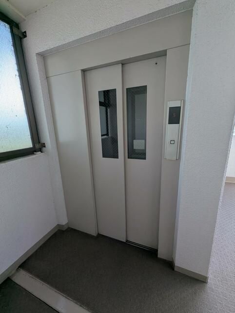 3LDK Apartment for Sale in Yamatotakada, Nara - Top Floor Views - Thumbnail 2