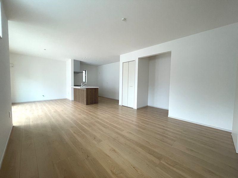 New ZEH Energy-Efficient 4LDK House in Hirakata, Osaka - Thumbnail 3