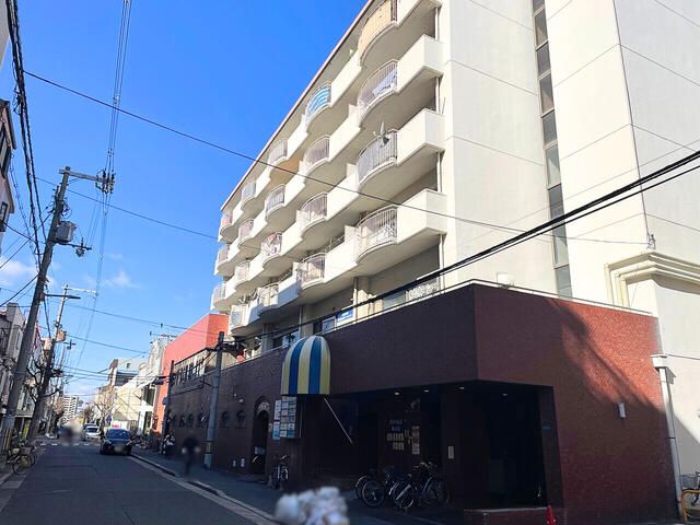 Renovated 2LDK Apartment for Sale in Suminoe, Osaka - Thumbnail 2