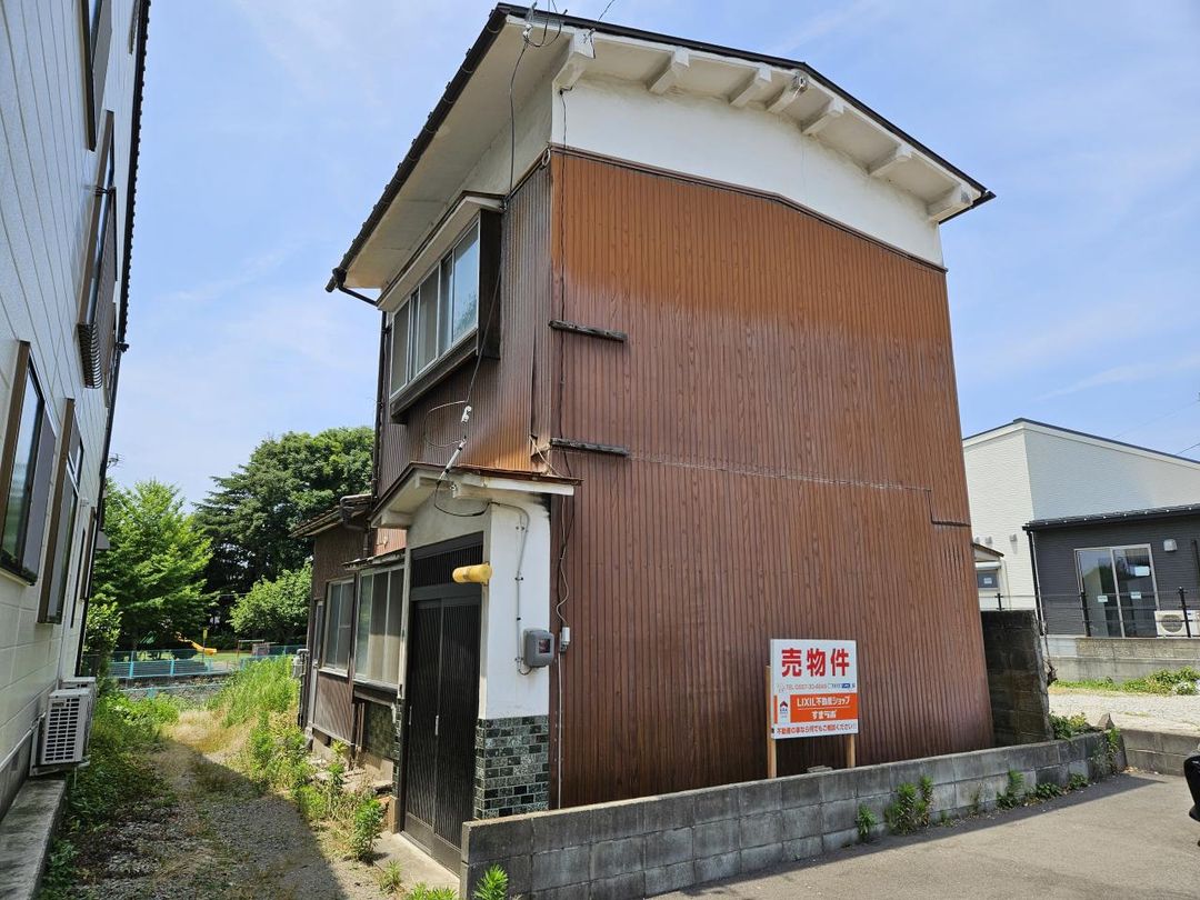 2DK Wooden House for Rent in Tottori City, Tottori - Image 1