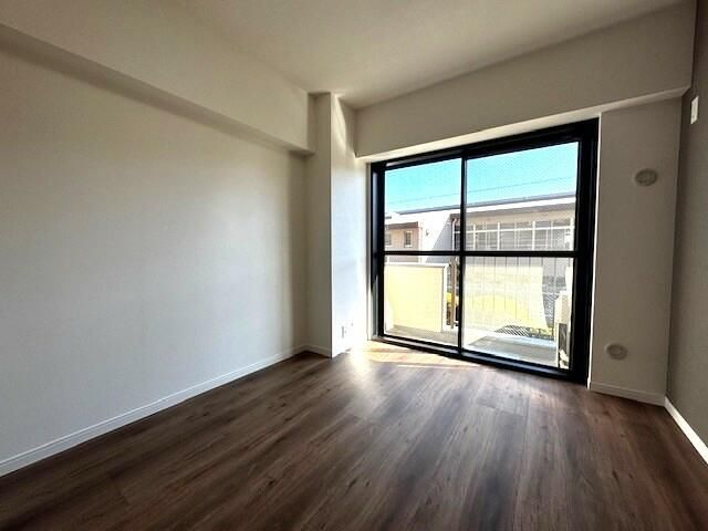 Renovated 3LDK Apartment for Sale in Chofu, Tokyo - Thumbnail 3