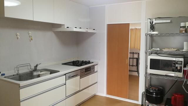 Renovated 2DK Apartment for Sale in Bunkyo, Tokyo - Thumbnail 4
