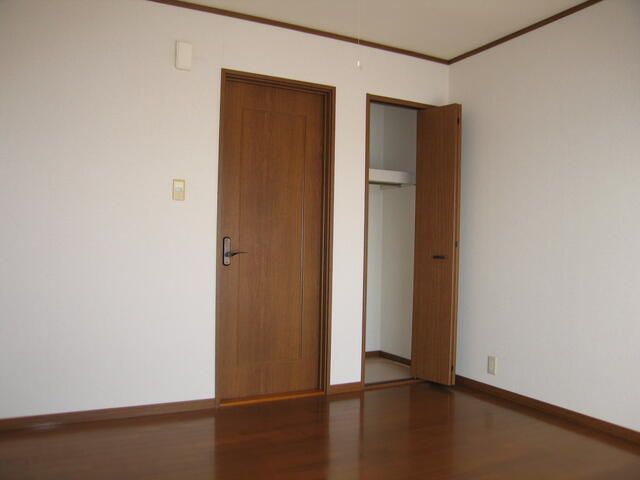 1K Apartment for Rent in Matsusaka, Mie - 19,500 Yen - Thumbnail 2