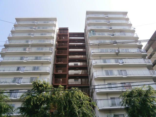 Renovated 2LDK Apartment for Sale near Kōrien Station, Neyagawa - Thumbnail 2