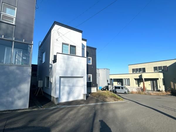 Renovated 4LDK House for Sale in Otaru, Hokkaido - Thumbnail 2