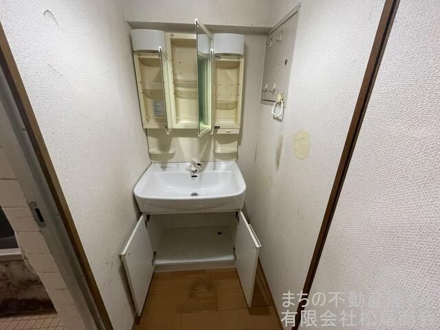 2LDK Apartment for Sale in Himeji's President Aoyama Condo - Thumbnail 3