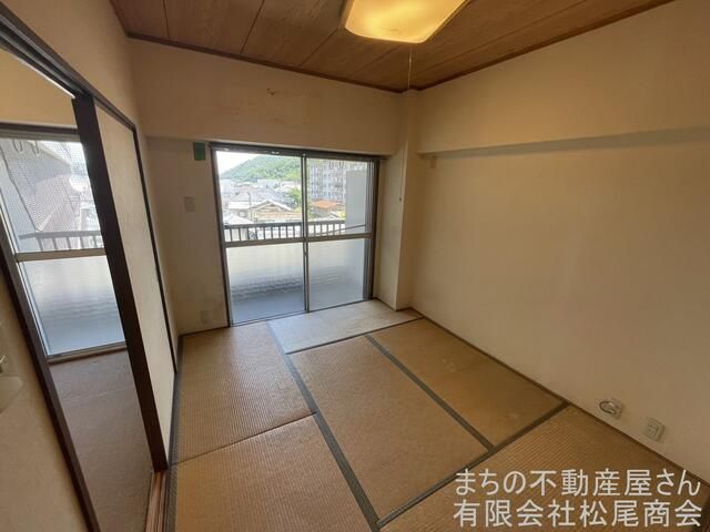 2LDK Apartment for Sale in Himeji's President Aoyama Condo - Thumbnail 2