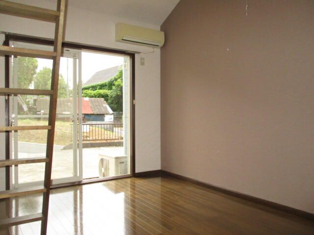 Affordable 1R Apartment for Rent in Moroyama, Saitama - Thumbnail 4