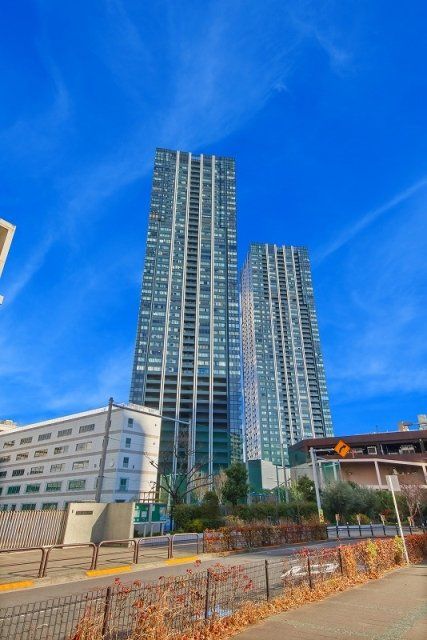 2LDK Apartment for Sale in Toyosu, Koto City, Tokyo - 107.70 sqm - Thumbnail 4
