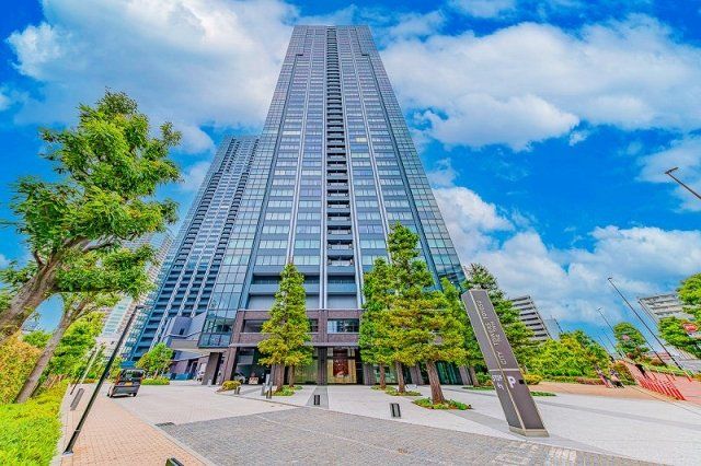 2LDK Apartment for Sale in Toyosu, Koto City, Tokyo - 107.70 sqm - Thumbnail 2