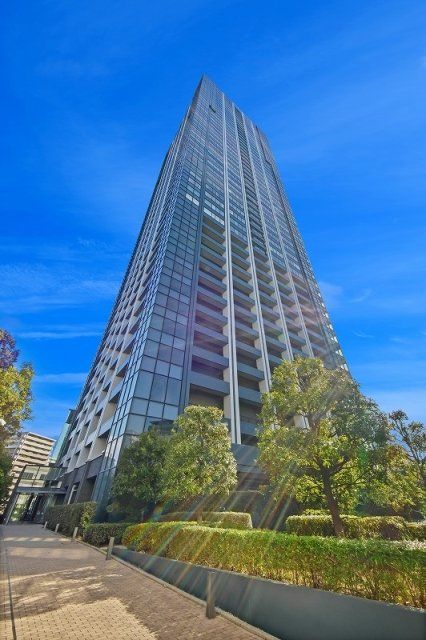 2LDK Apartment for Sale in Toyosu, Koto City, Tokyo - 107.70 sqm - Thumbnail 3
