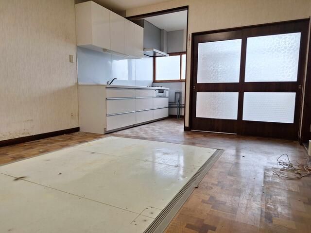 Two-Building Set for Sale in Otaru, Hokkaido - 4DK House & Commercial Space - Thumbnail 3