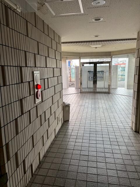 2DK Corner Apartment for Sale in Higashiosaka, Osaka - Thumbnail 3