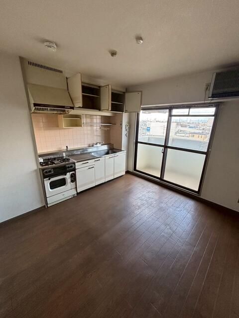 2DK Corner Apartment for Sale in Higashiosaka, Osaka - Thumbnail 4