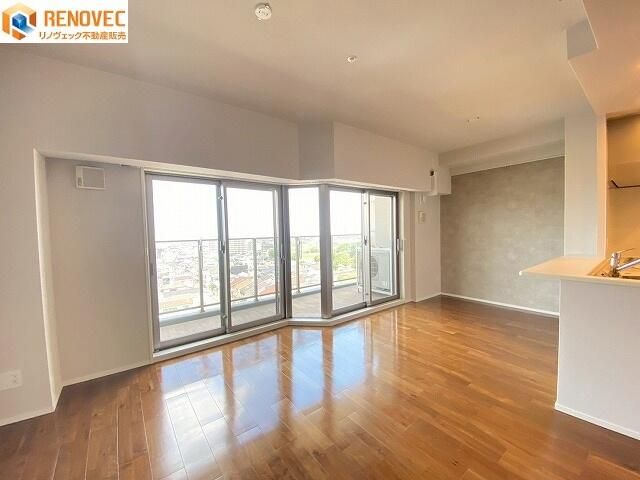3LDK Pet-Friendly Apartment for Sale in Sakai, Osaka - Thumbnail 3