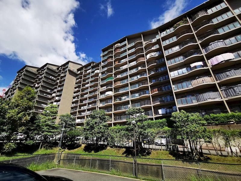 3SLDK Apartment for Sale in Suita, Osaka | 70.53m² - Thumbnail 2
