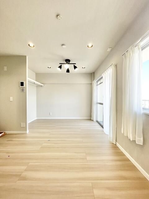 Renovated 1R Apartment for Sale in Suginami, Tokyo - Thumbnail 4