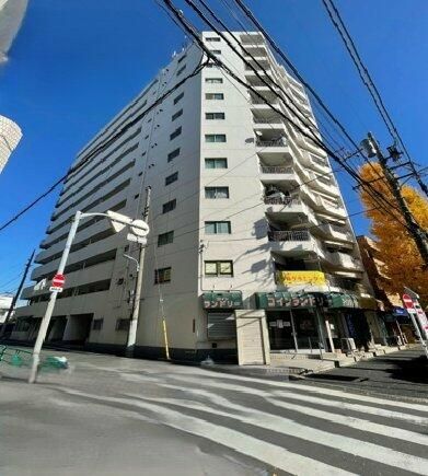 Renovated 1R Apartment for Sale in Suginami, Tokyo - Image 1