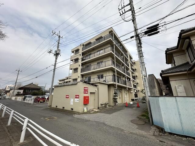 3DK Investment Apartment for Sale Near Koga Station, Ibaraki - Thumbnail 2