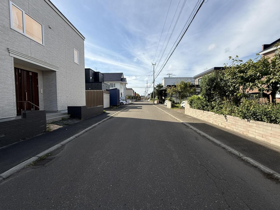 3LDK Detached House for Sale in Sapporo's Ainosato - Thumbnail 2