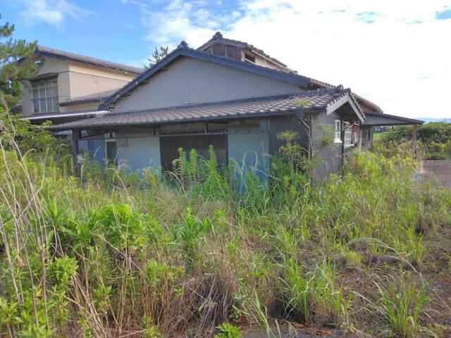 Spacious 7DK House with Outbuilding on 2839 sqm Land in Shiroishi - Thumbnail 3