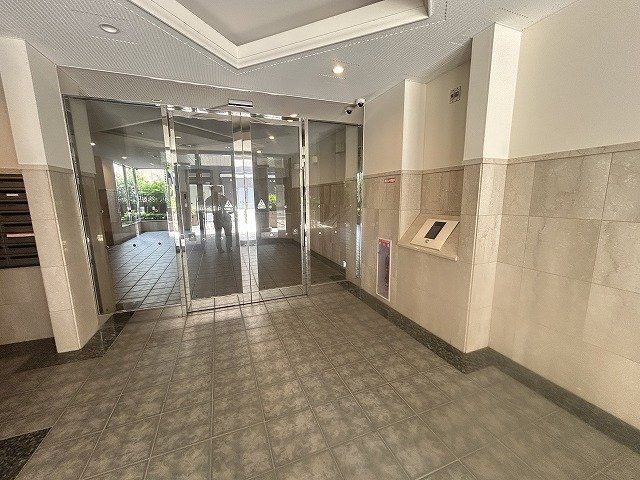 Renovated 3LDK Apartment for Sale in Kita-ku, Osaka - Thumbnail 4
