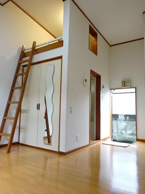 Affordable 1R Apartment for Rent in Moroyama, Saitama - 18,000 Yen - Thumbnail 4