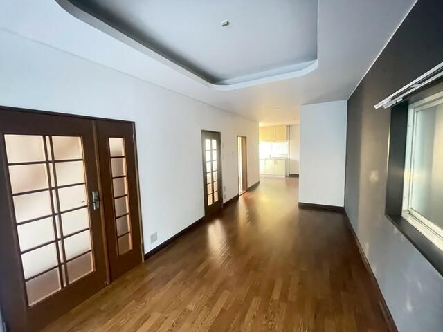Renovated 3LDK Detached House for Sale in Kaizuka, Osaka - Thumbnail 2