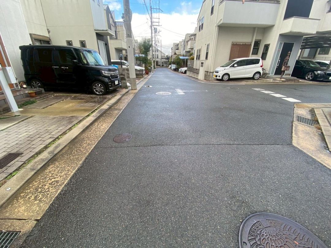 Renovated 4LDK House in Hirakata, Osaka with 2 Car Parking - Thumbnail 3