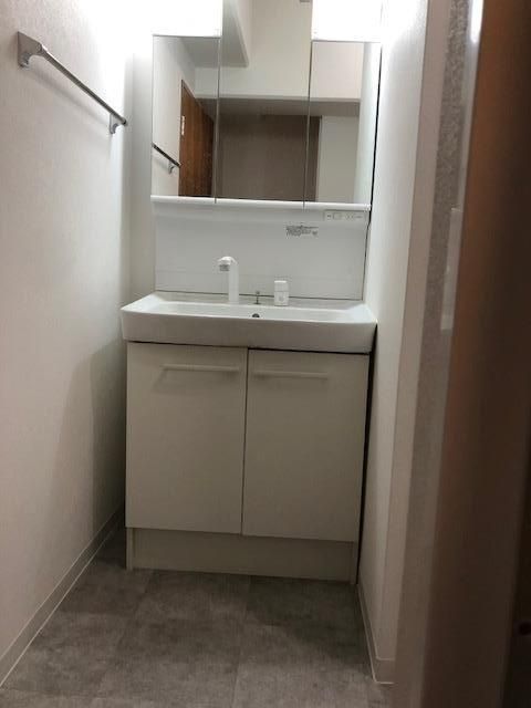 3LDK Apartment for Sale in Suita, Osaka with Recent Renovations - Thumbnail 4