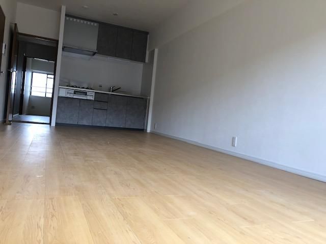 3LDK Apartment for Sale in Suita, Osaka with Recent Renovations - Thumbnail 2