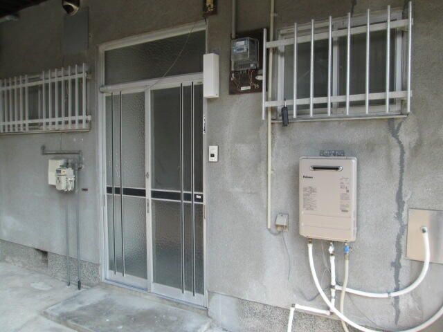 2DK Apartment for Rent in Sakai, Osaka - 38 sqm with Parking - Thumbnail 3