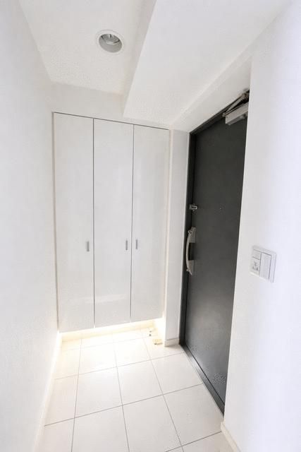 1LDK Apartment for Sale in Kuramae, Tokyo with Skytree View - Thumbnail 2