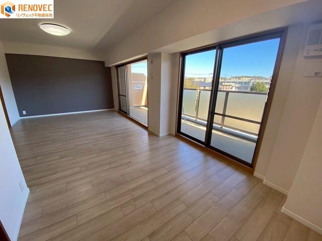 Renovated 3LDK Apartment for Sale in Sakai, Osaka - Thumbnail 4