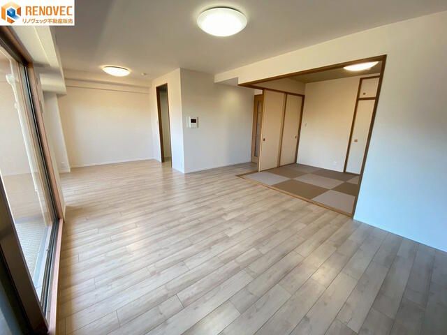 Renovated 3LDK Apartment for Sale in Sakai, Osaka - Thumbnail 3