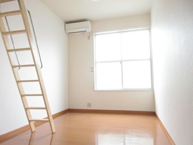 1K Loft Apartment for Rent in Nara City - No Deposit - Thumbnail 3