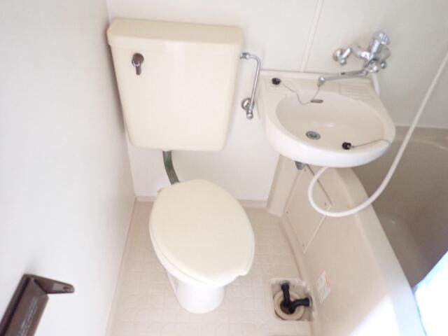 Renovated 1K Apartment for Rent in Wakayama City - Thumbnail 3