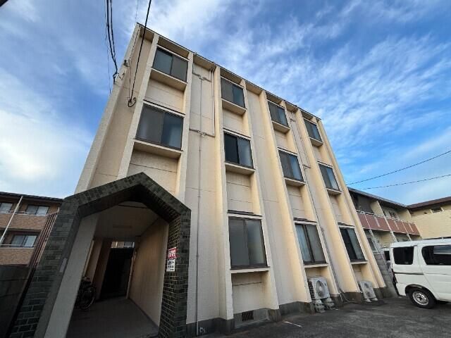 Renovated 1K Apartment for Rent in Wakayama City - Image 1