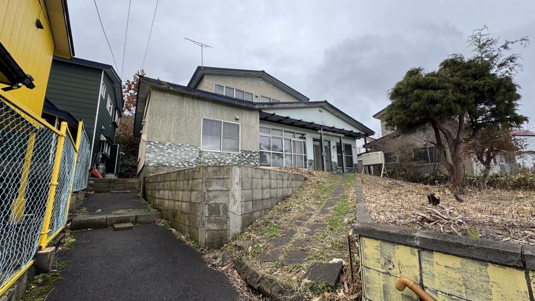 5LDK Investment House for Sale in Muroran, Hokkaido - Thumbnail 4