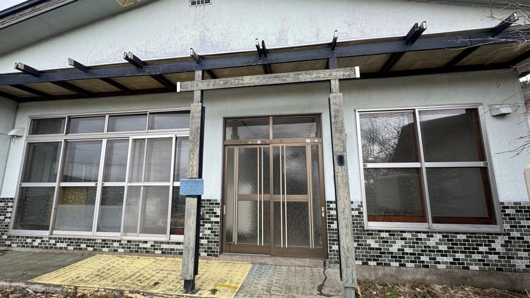 5LDK Investment House for Sale in Muroran, Hokkaido - Thumbnail 2