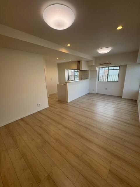 Renovated 2LDK Apartment in Katsushika, Tokyo | Triple-Aspect Sunlight - Thumbnail 3