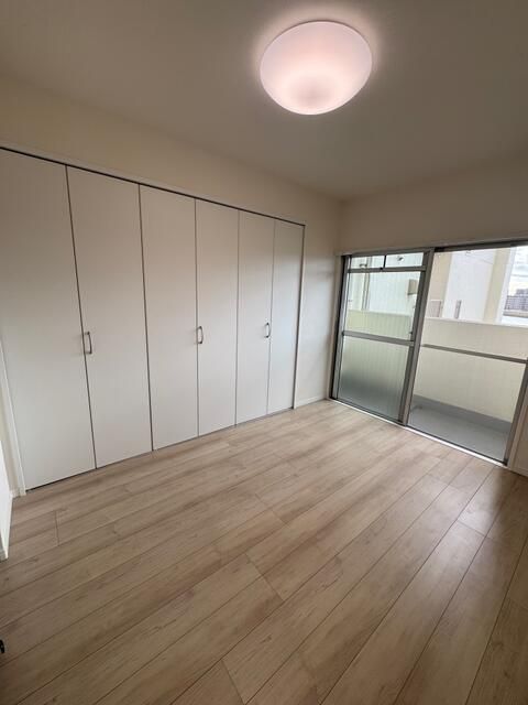 Renovated 2LDK Apartment in Katsushika, Tokyo | Triple-Aspect Sunlight - Thumbnail 2