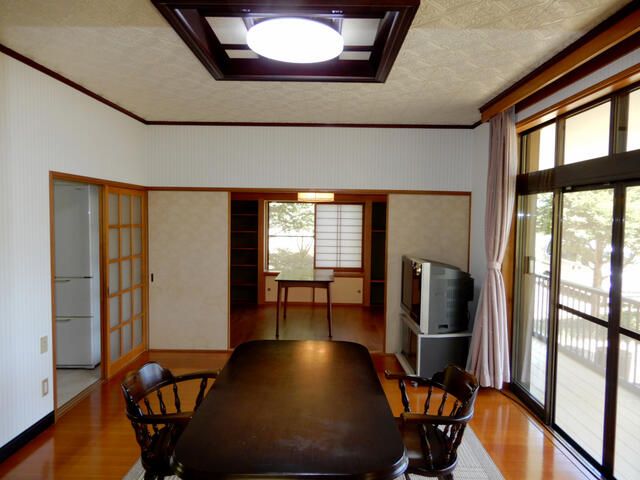 Renovated 2LDK Cottage in Chino Nagano's Mirror Lake Area - Thumbnail 3