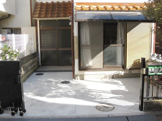 Terraced House for Sale in Minoh, Osaka - 3DK with Tenant - Thumbnail 2