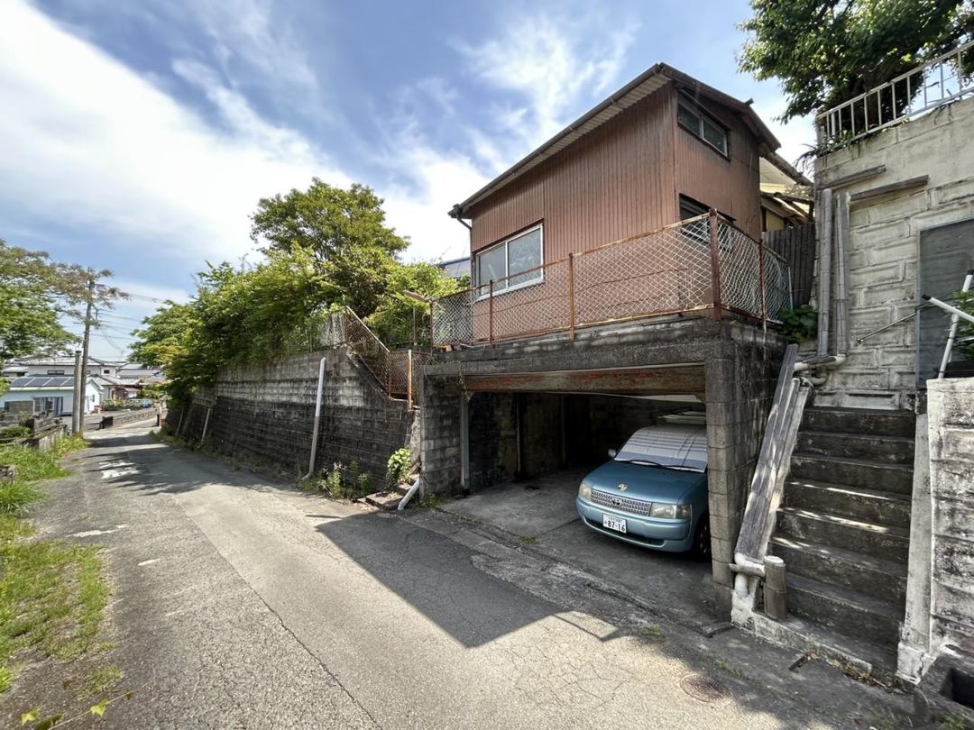 4LDK Single-Story House for Sale on Large Lot in Omuta - Thumbnail 2