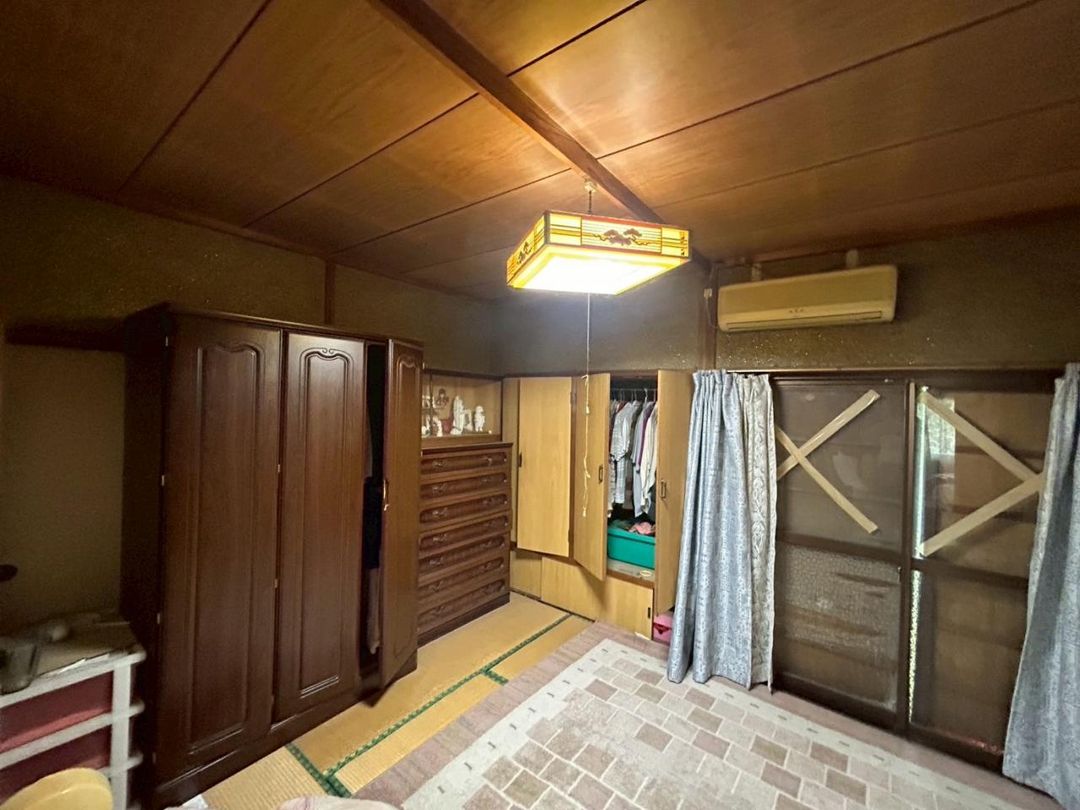 4LDK Single-Story House for Sale on Large Lot in Omuta - Thumbnail 3