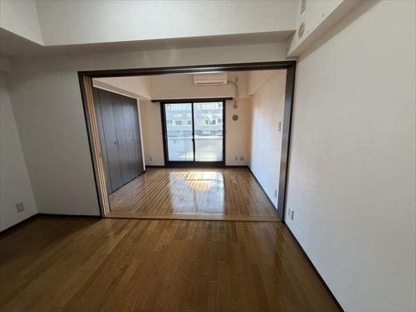 1DK Apartment for Sale in Shinjuku, Tokyo - 48 Million Yen - Thumbnail 4