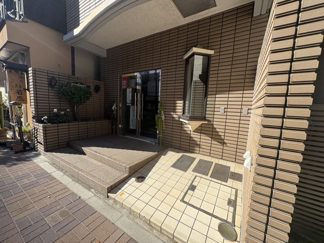 2DK Apartment for Sale in Asakusa, Tokyo Near Senso-ji Temple - Thumbnail 4