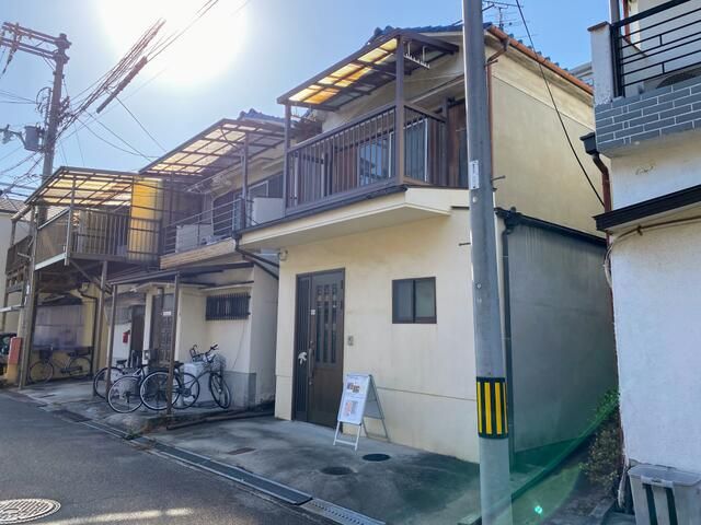 2LDK Detached House with Parking for Sale in Matsubara, Osaka - Thumbnail 2